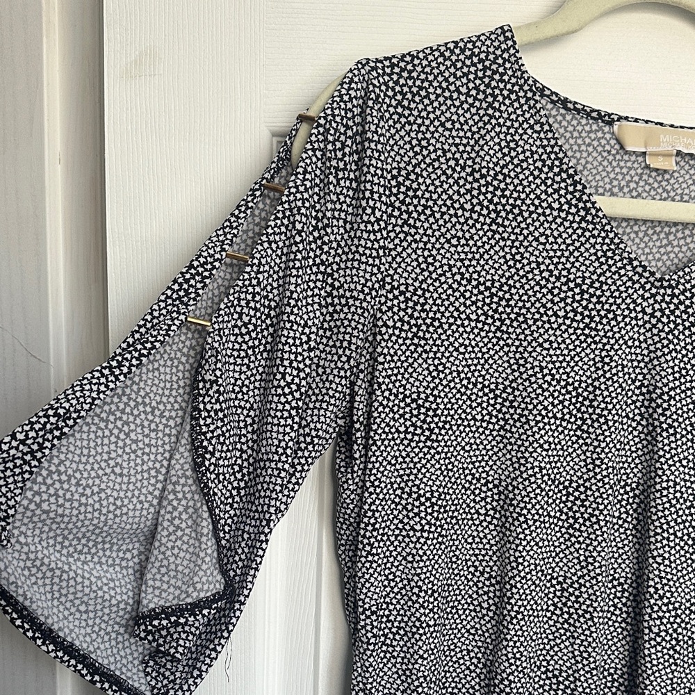 Michael Kors Black and White V-Neck Top